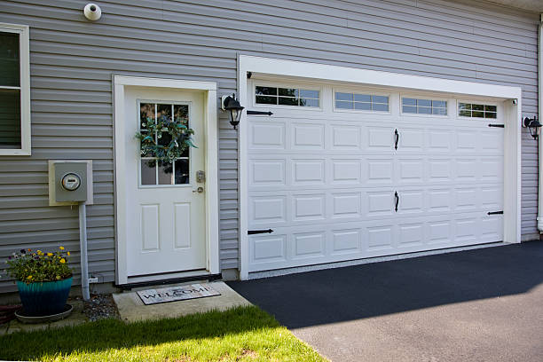 24/7 Emergency Garage Door Panel Replacement experts in Bloomington, TX